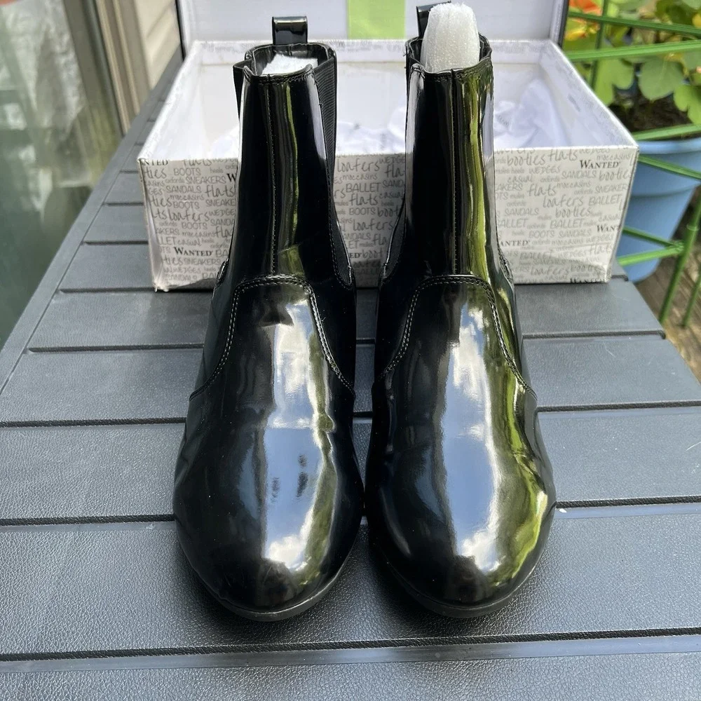 Bumble Black Wanted Rain Boot 10M Slip On 454105 EUC Shiny Ankle Boots